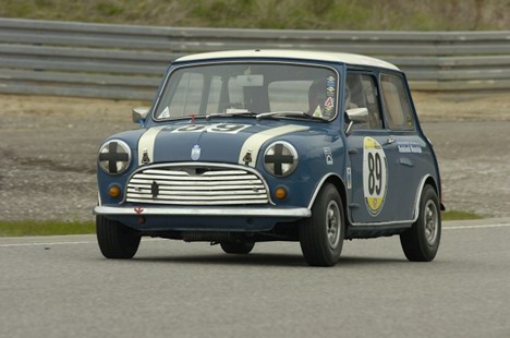 Mark Juelshøj leverede i en af de mindste biler den største overraskelse ved Classic Car Meeting, da han slog 28 konkurrenter i klassen for biler bygget i 1965 eller tidligere.